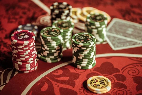 Live Dadu Online table on sakti4d showing dice cup and betting zones